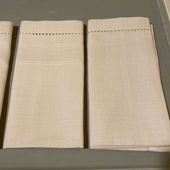 New Linen Napkins Set of 4 Ivory 100% Polyester 20'' x 20'' Not Used - Picture 1 of 6